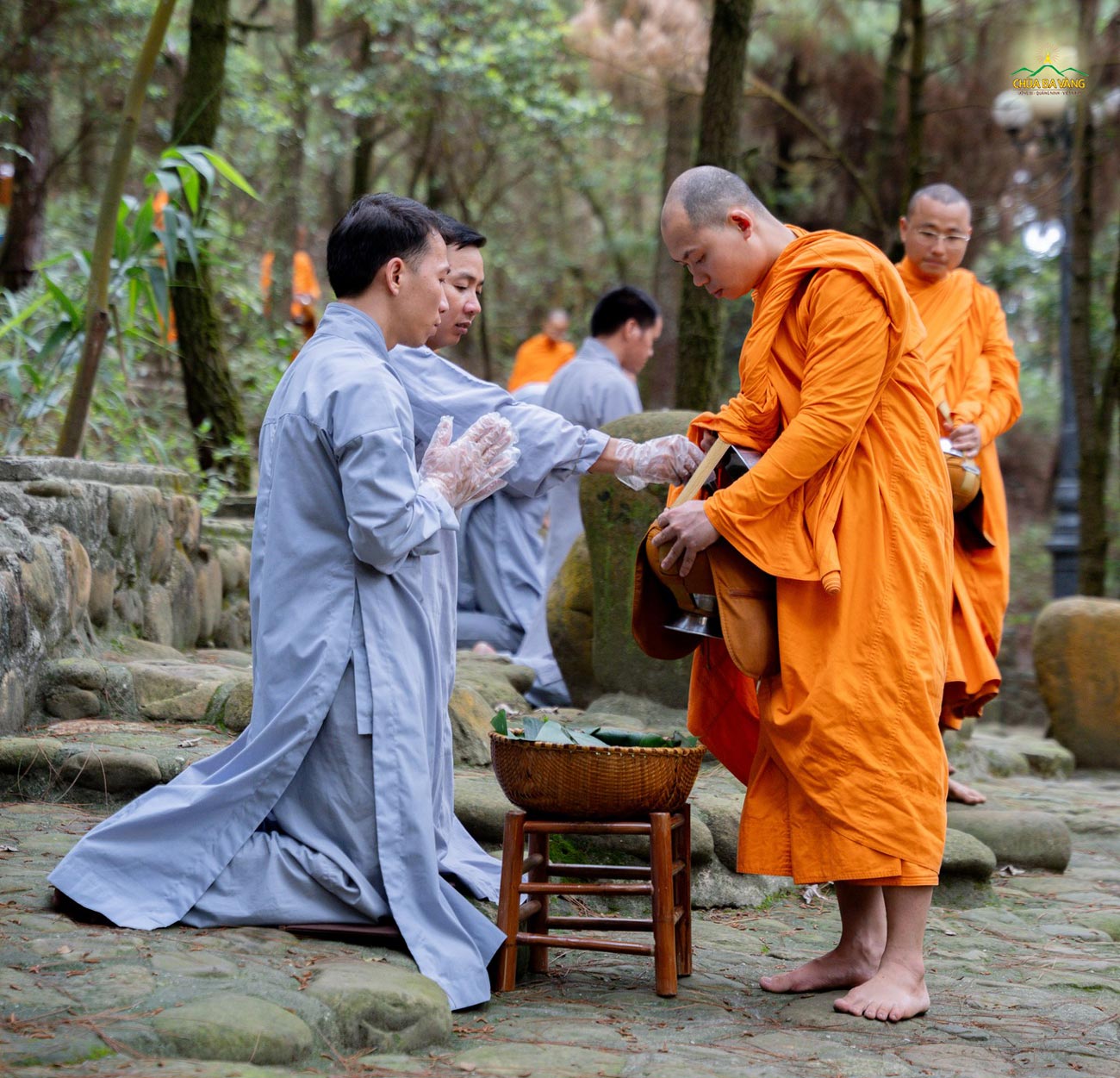 “Khất thực để sống” là Pháp thứ 13 trong 13 Pháp hạnh đầu đà mà Đức Phật đã dạy chư Tỳ-kheo