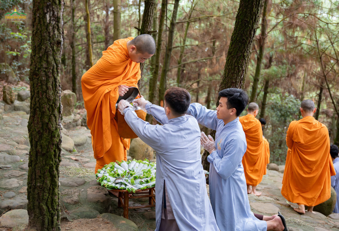 Mong rằng, từ tấm lòng kính tín Tam Bảo, kính tín pháp hạnh đầu đà, phước lành sẽ phát sinh đến các Phật tử