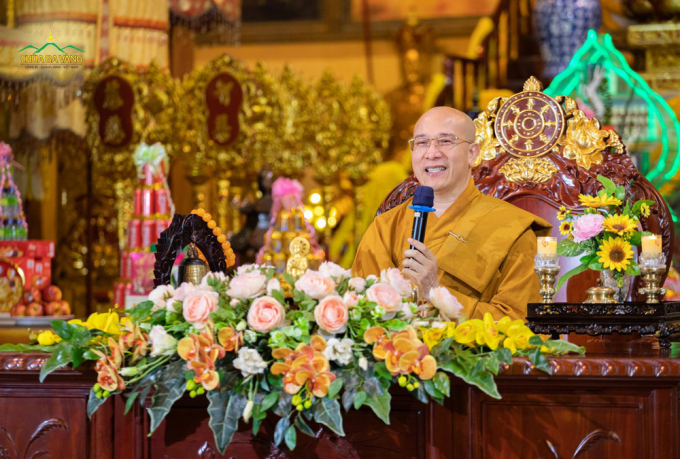 Sư Phụ Thích Trúc Thái Minh chia sẻ về lợi ích của việc đặt tượng Phật trên xe ô tô (ảnh minh họa)