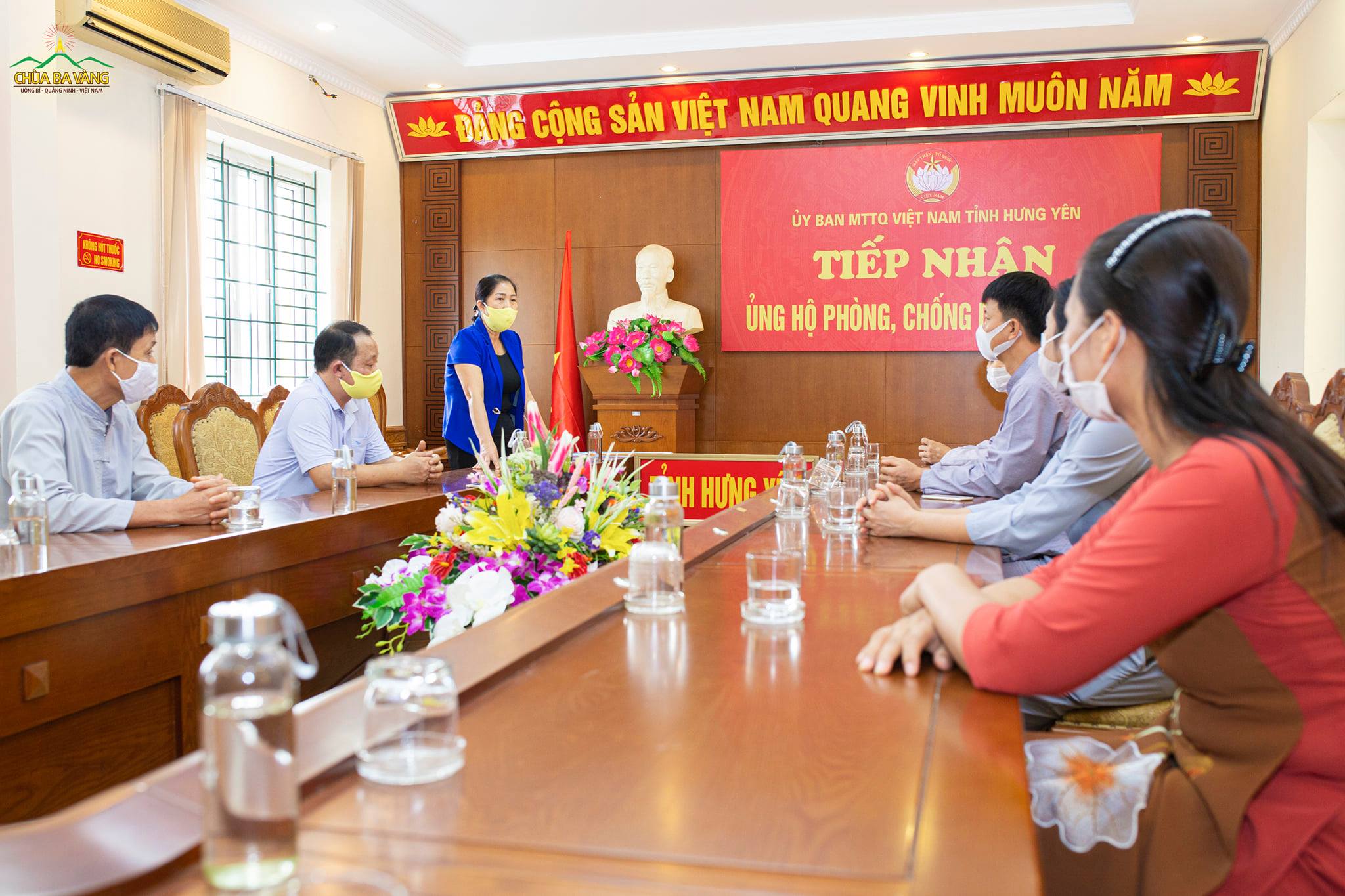 Phó Chủ tịch MTTQVN tỉnh Hưng Yên - bà Nguyễn Thị Kim Thúy đã đại diện cho các lãnh đạo gửi lời cảm ơn chân thành tới tấm lòng của các Phật tử chùa Ba Vàng