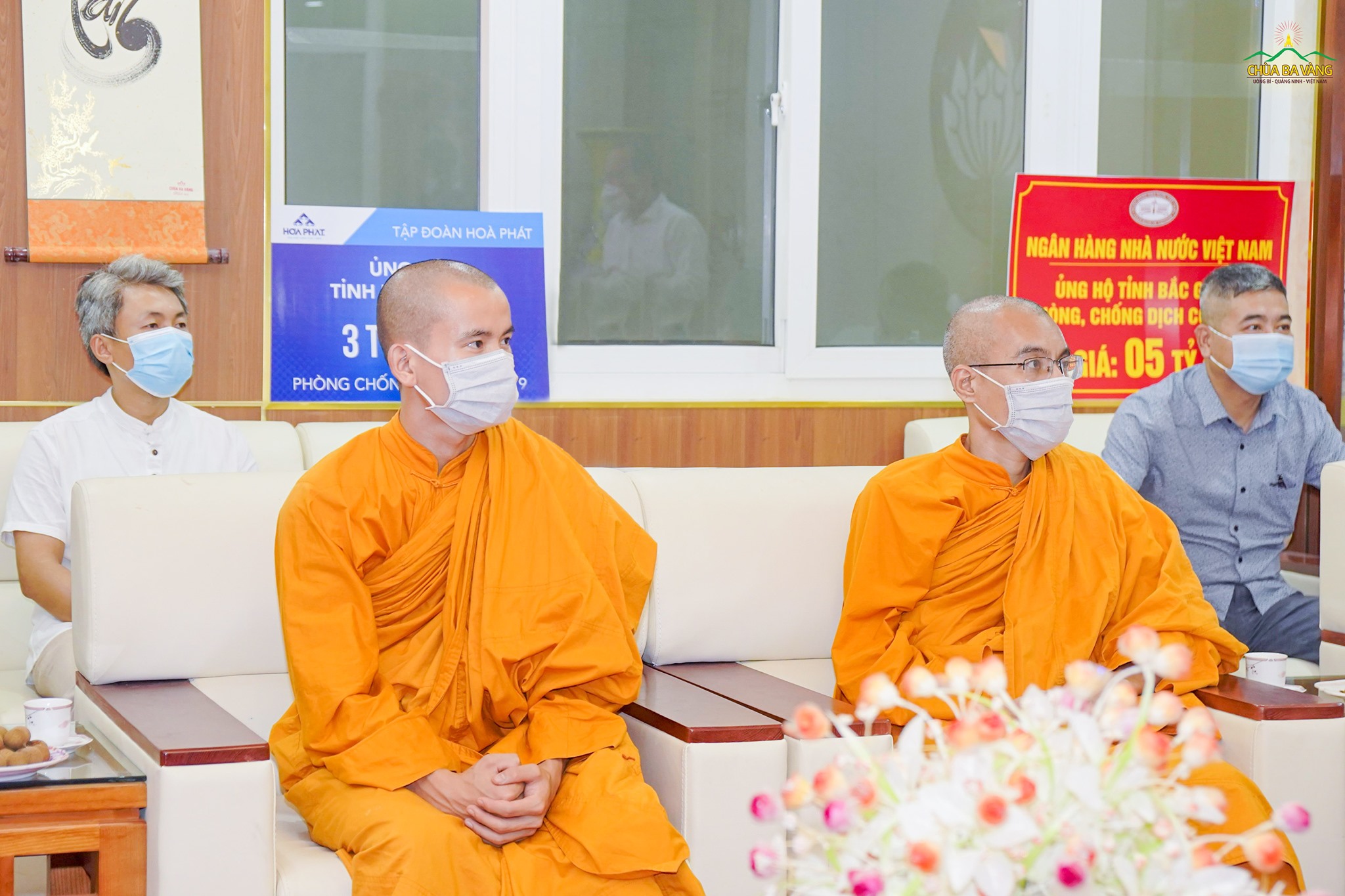 Chư Tăng chùa Ba Vàng tại buổi trao tặng bằng khen của Chủ tịch UBND tỉnh Bắc Giang