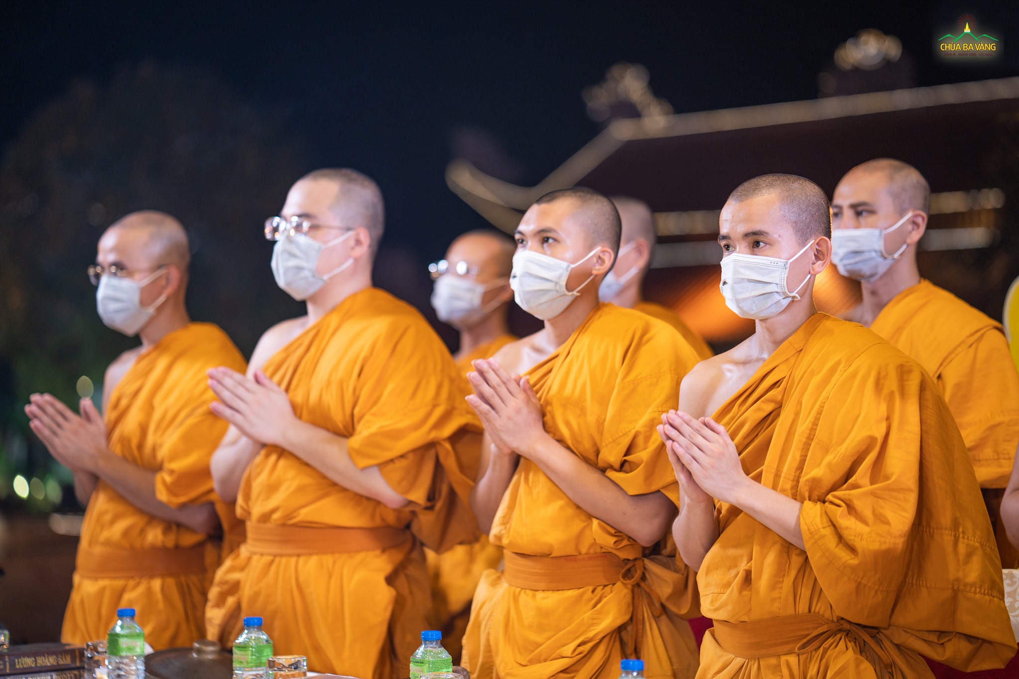 Hình ảnh chư Tăng chùa Ba Vàng trong buổi cầu siêu chẩn tế kết mãn Pháp đàn Lương Hoàng Bảo Sám  