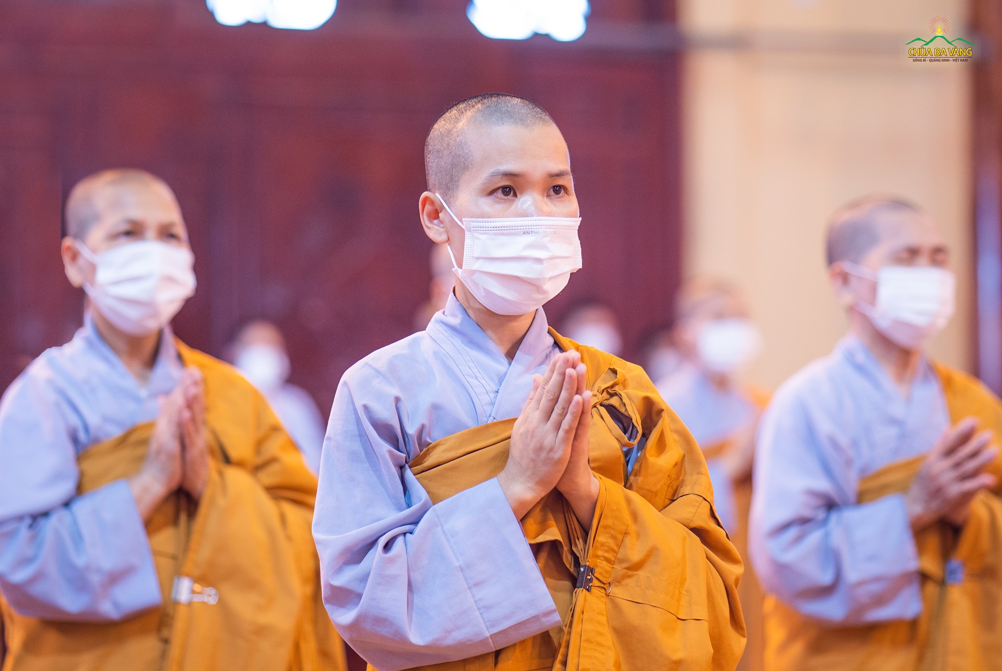 Chư Ni chùa Ba Vàng trong buổi kết Pháp đàn Lương Hoàng Bảo Sám  