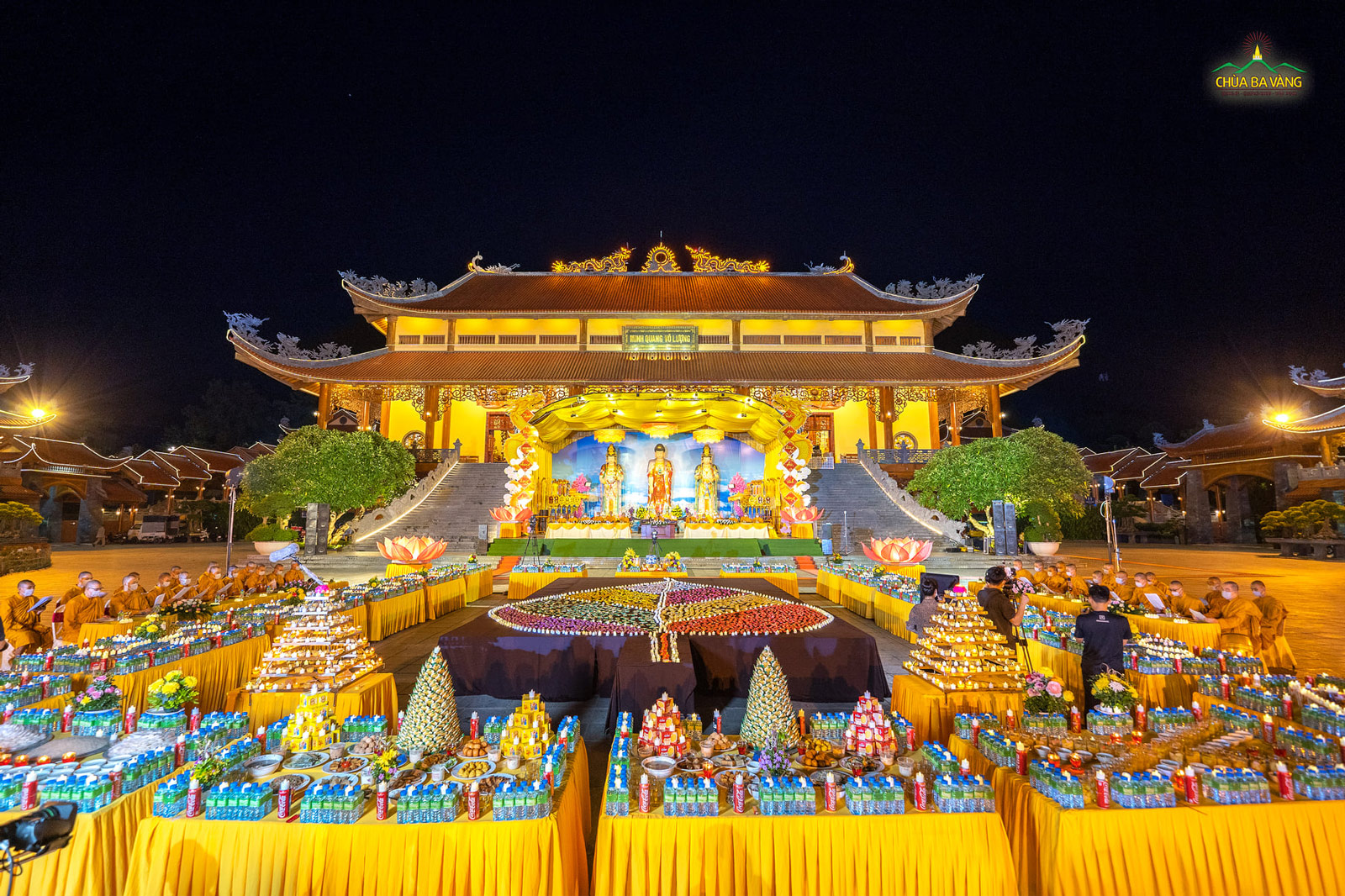   Tối ngày 18/6/Tân Sửu, được sự cho phép trên Sư Phụ Thích Trúc Thái Minh, chùa Ba Vàng đã tổ chức đàn lễ chẩn tế cho chúng sinh  