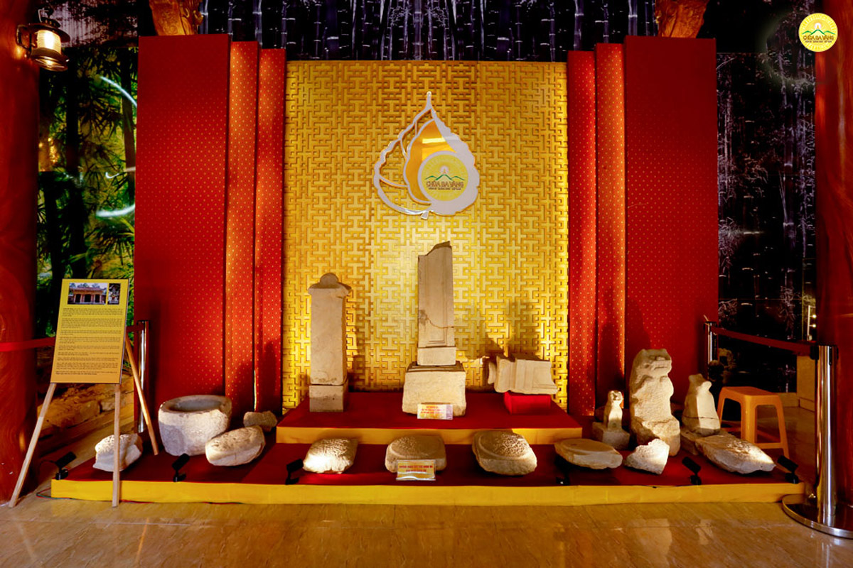 Những hiện vật mà Sư Tổ để lại được chùa Ba Vàng trưng bày ngay ngắn trong bảo tàng  