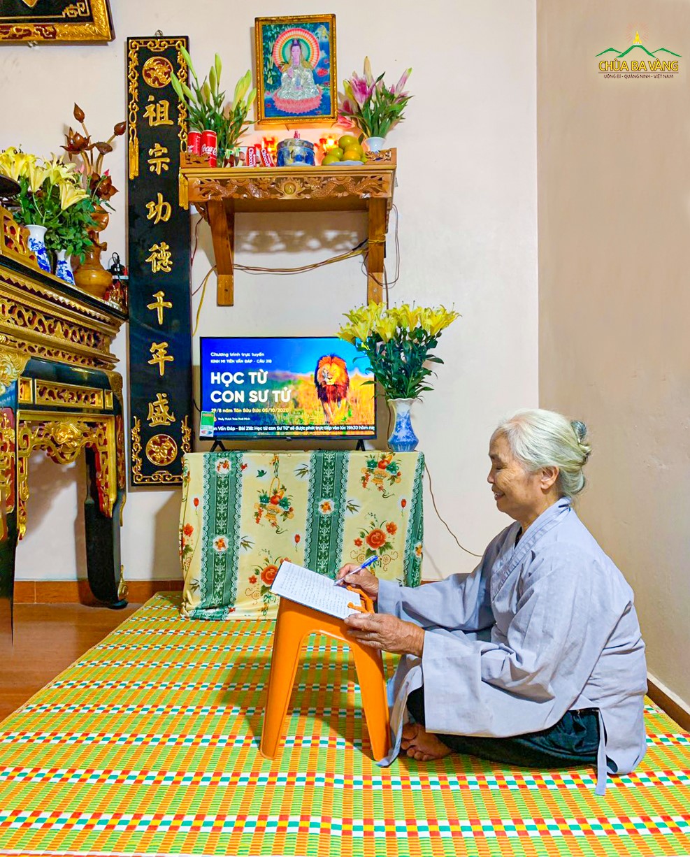 Từng lời Pháp nhũ của Sư Phụ đều được hàng Phật tử ghi chép cẩn thận