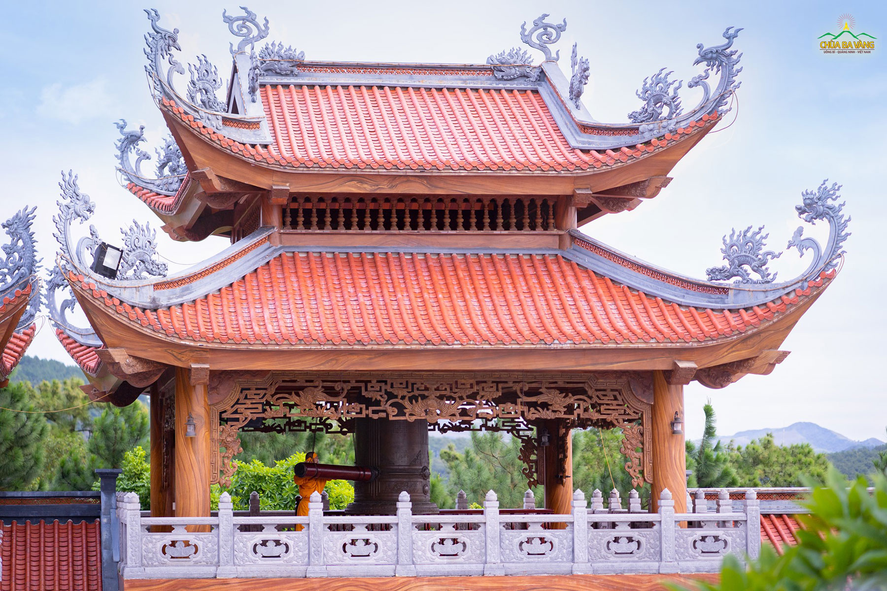 Chư Tăng chùa Ba Vàng đánh chuông tưởng niệm Hòa Thượng Thích Phổ Tuệ
