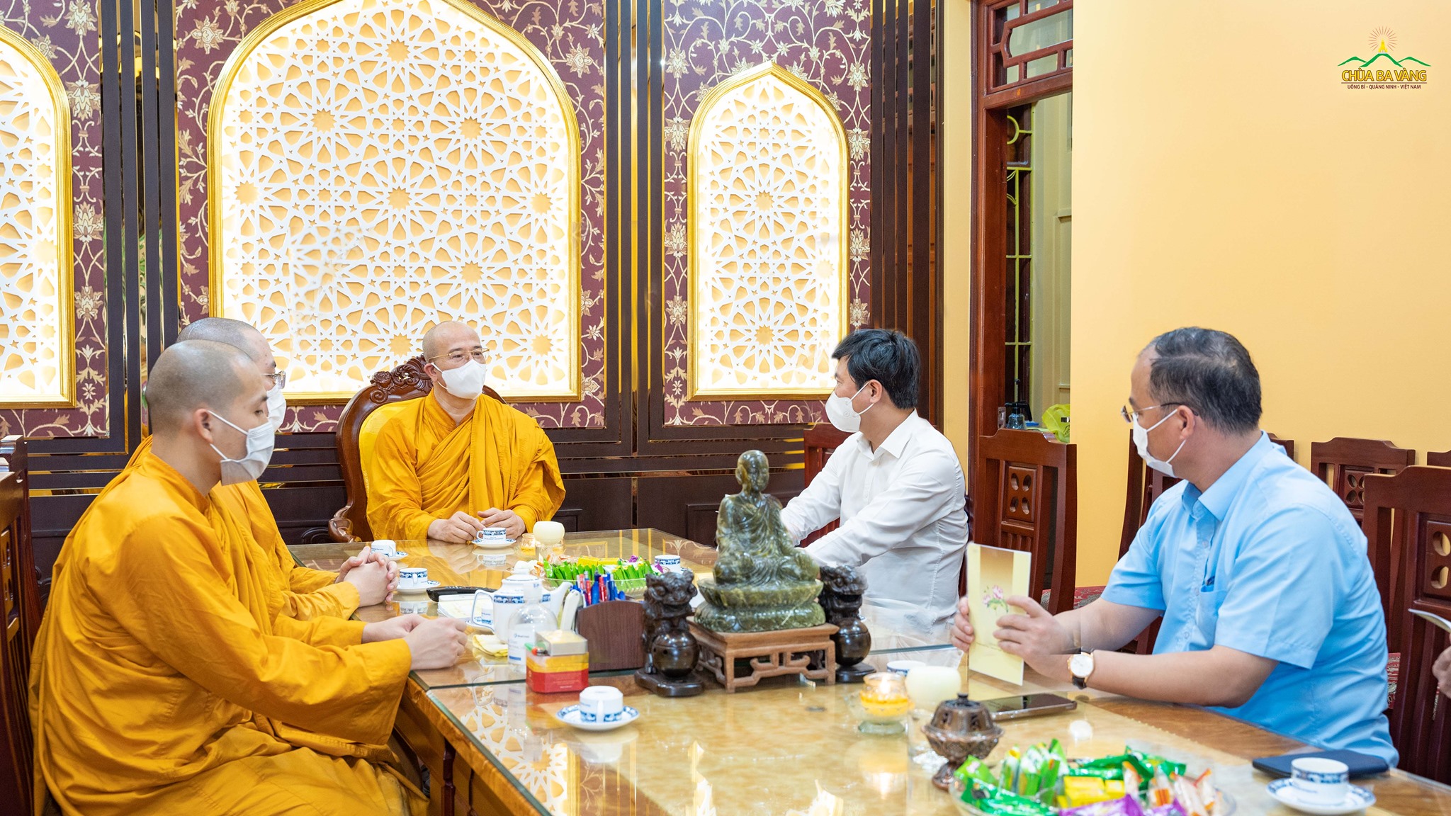 Chiều nay - ngày 06/11/2021, Sư Phụ Thích Trúc Thái Minh cùng đại diện chư Tăng đã tiếp đón đoàn Chủ tịch tỉnh Quảng Ninh đến thăm, làm việc về khu сáсh lу độc lập của chùa Ba Vàng