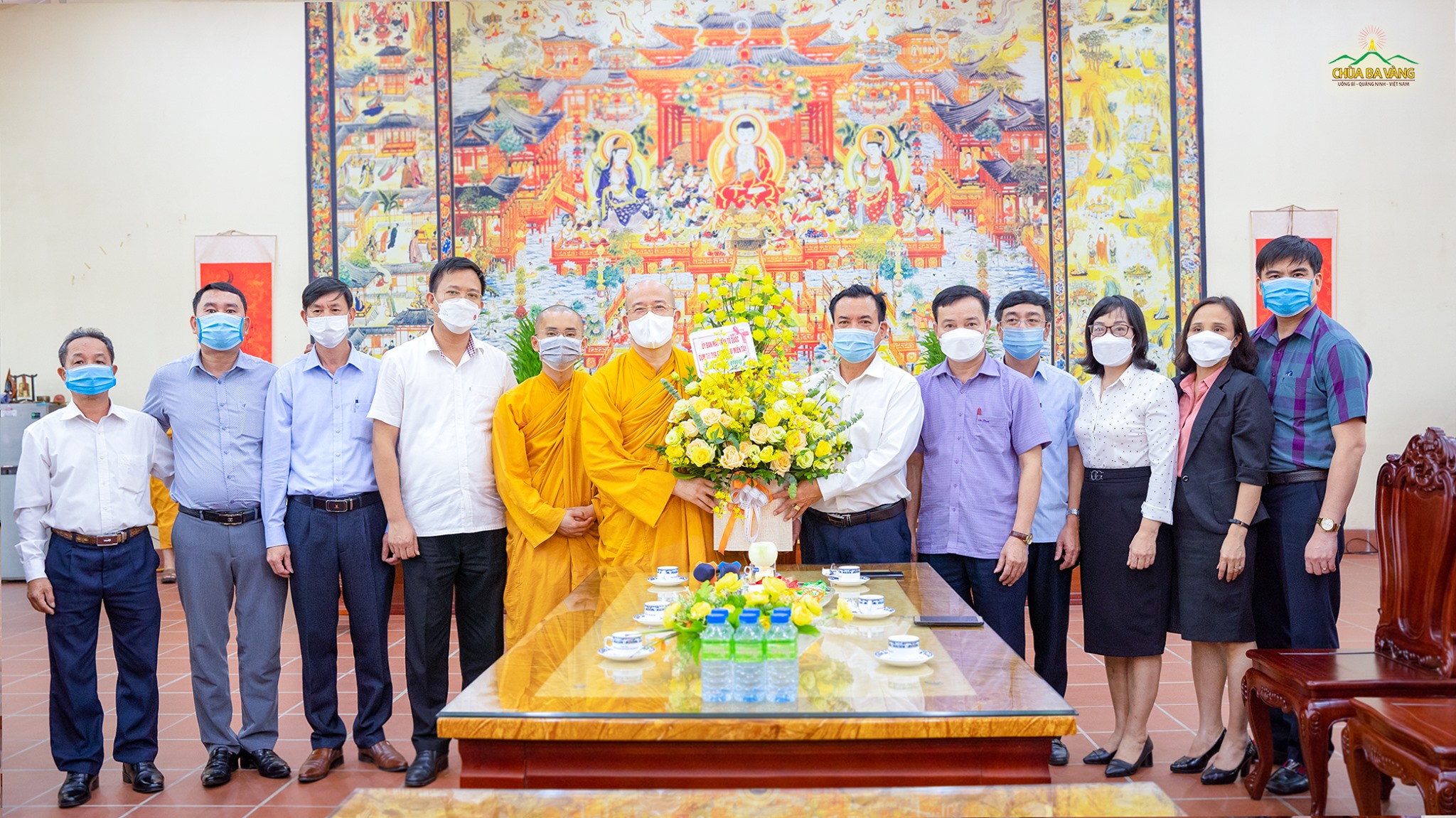 Nhân kỷ niệm 40 năm ngày thành lập GHPGVN (7/11/1981 - 7/11/2021), hôm nay - ngày 6/11/2021, đoàn lãnh đạo UBMTTQ tỉnh Quảng Ninh và UBMTTQ các tỉnh miền Đông đã đến thăm và trao tặng lẵng hoa chúc mừng chư Tăng Ni, Phật tử nhân dịp kỷ niệm đặc biệt này  