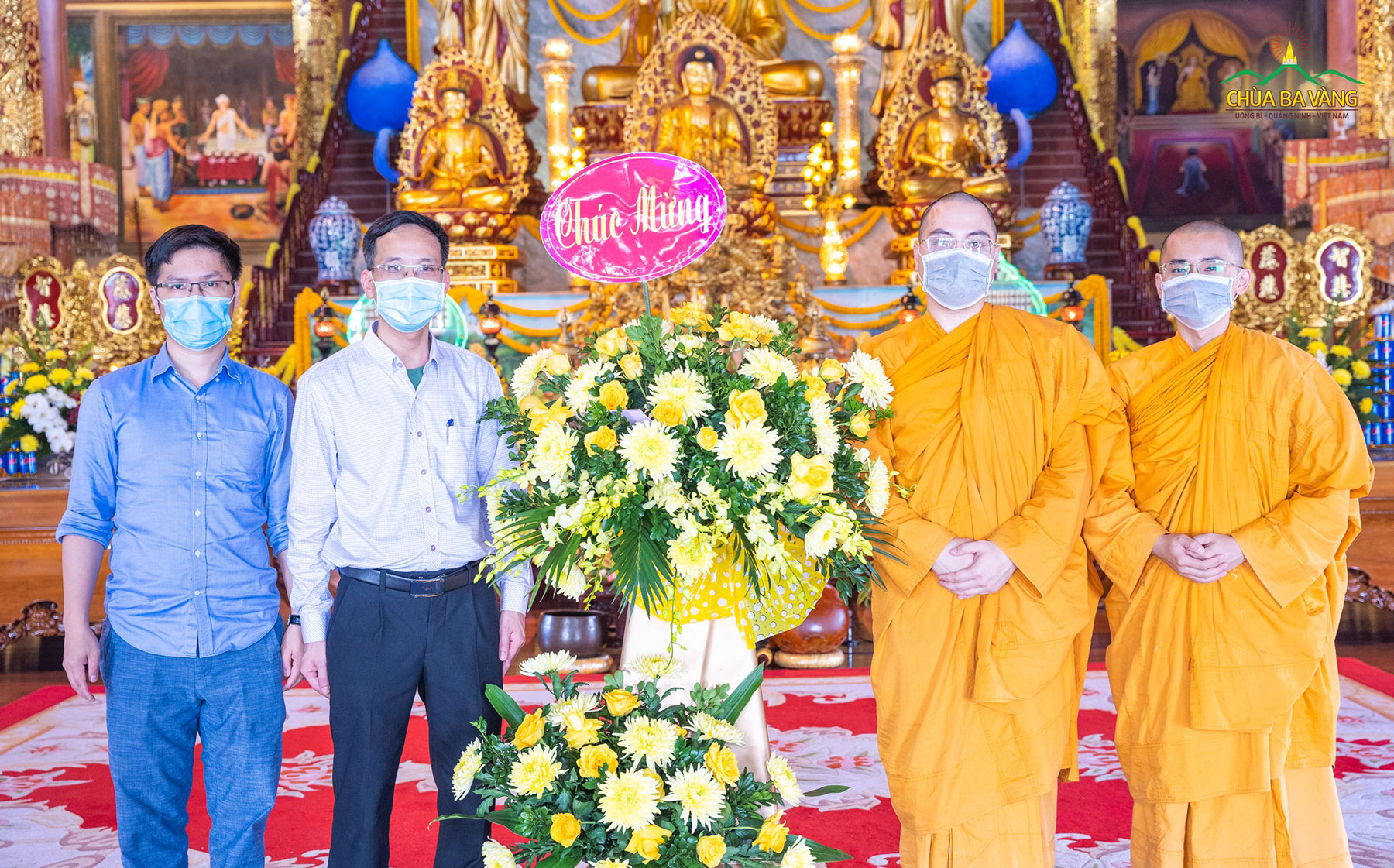 Sáng nay - ngày 07/11/2021, Phó chánh Văn phòng UBND tỉnh Quảng Ninh - ông Vũ Tất Bằng đã đến thăm, tặng lẵng hoa chúc mừng chư Tăng Ni, Phật tử chùa Ba Vàng nhân kỷ niệm 40 năm ngày thành lập GHPGVN