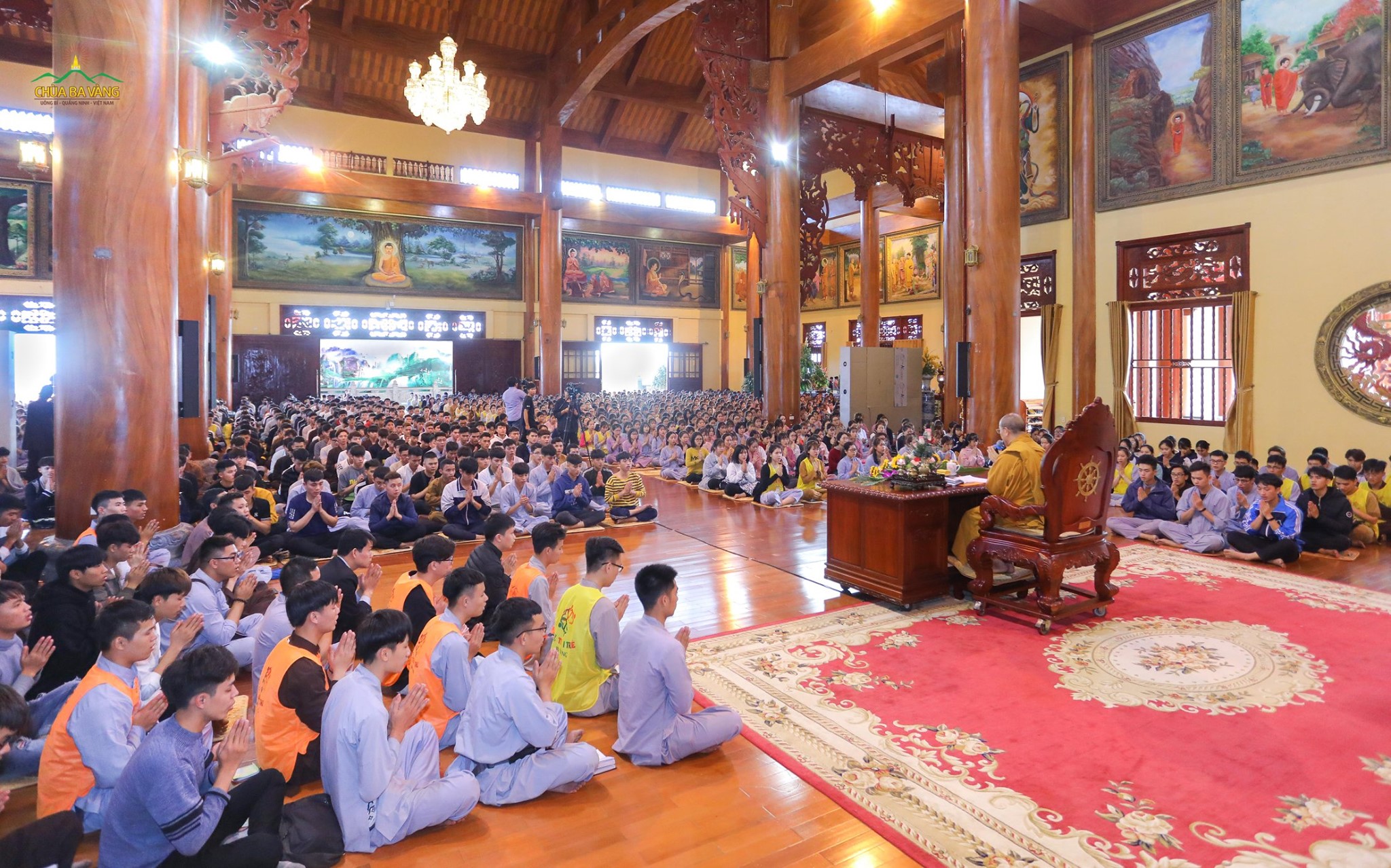 Các chương trình tu học của chùa thu hút hàng nghìn bạn trẻ tham gia