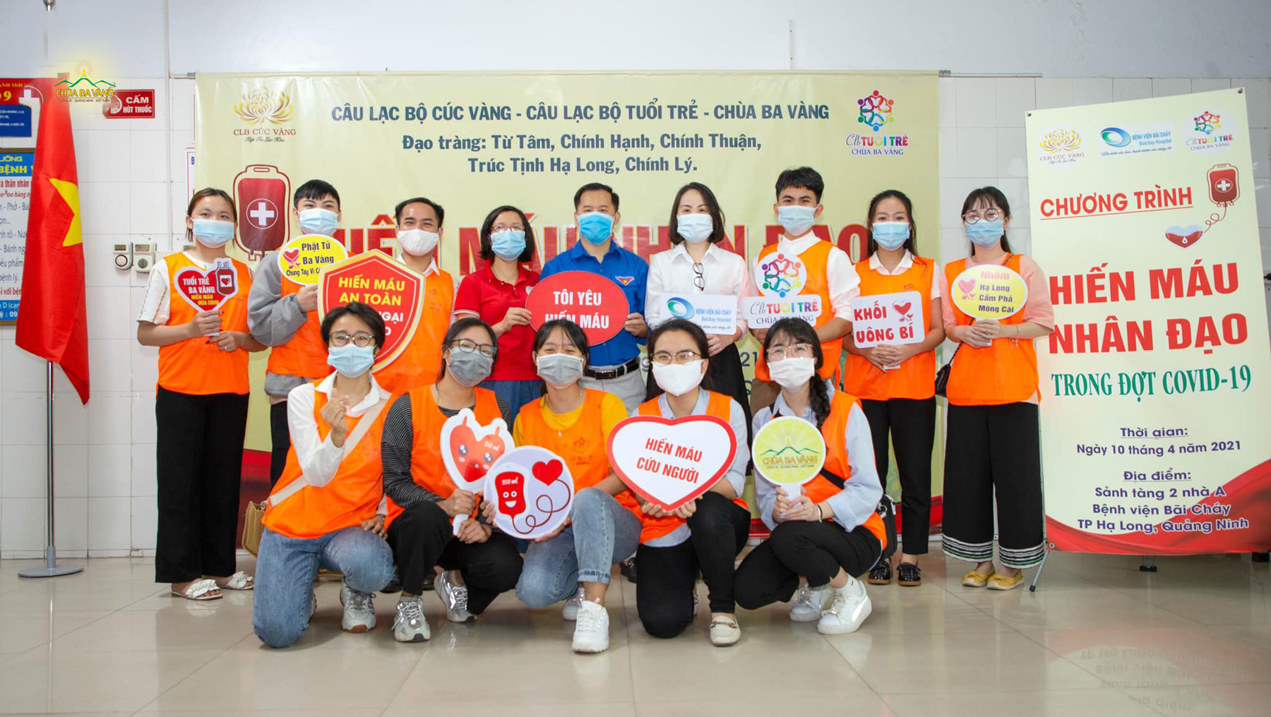 Các bạn trẻ tham gia hoạt động từ thiện hiến máu nhân đạo  