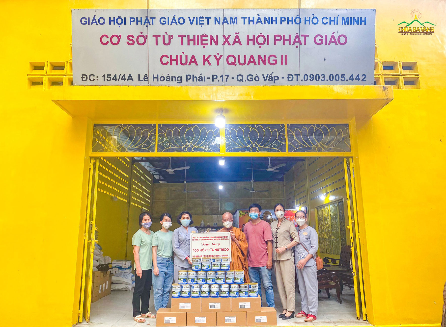 100 hộp sữa gửi tặng các em nhỏ tại Mái ấm tình thương chùa Kỳ Quang