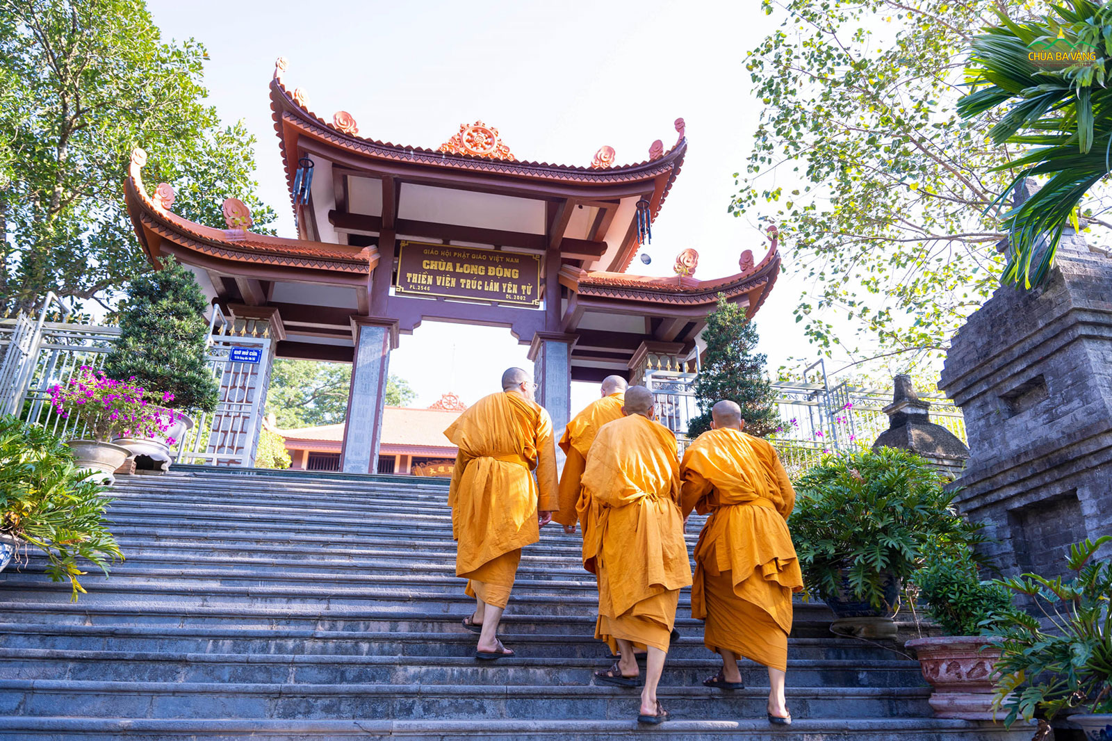 Sư Phụ Thích Trúc Thái Minh cùng chư Tăng chùa Ba Vàng đến Thiền viện Trúc Lâm Yên Tử (Quảng Ninh)
