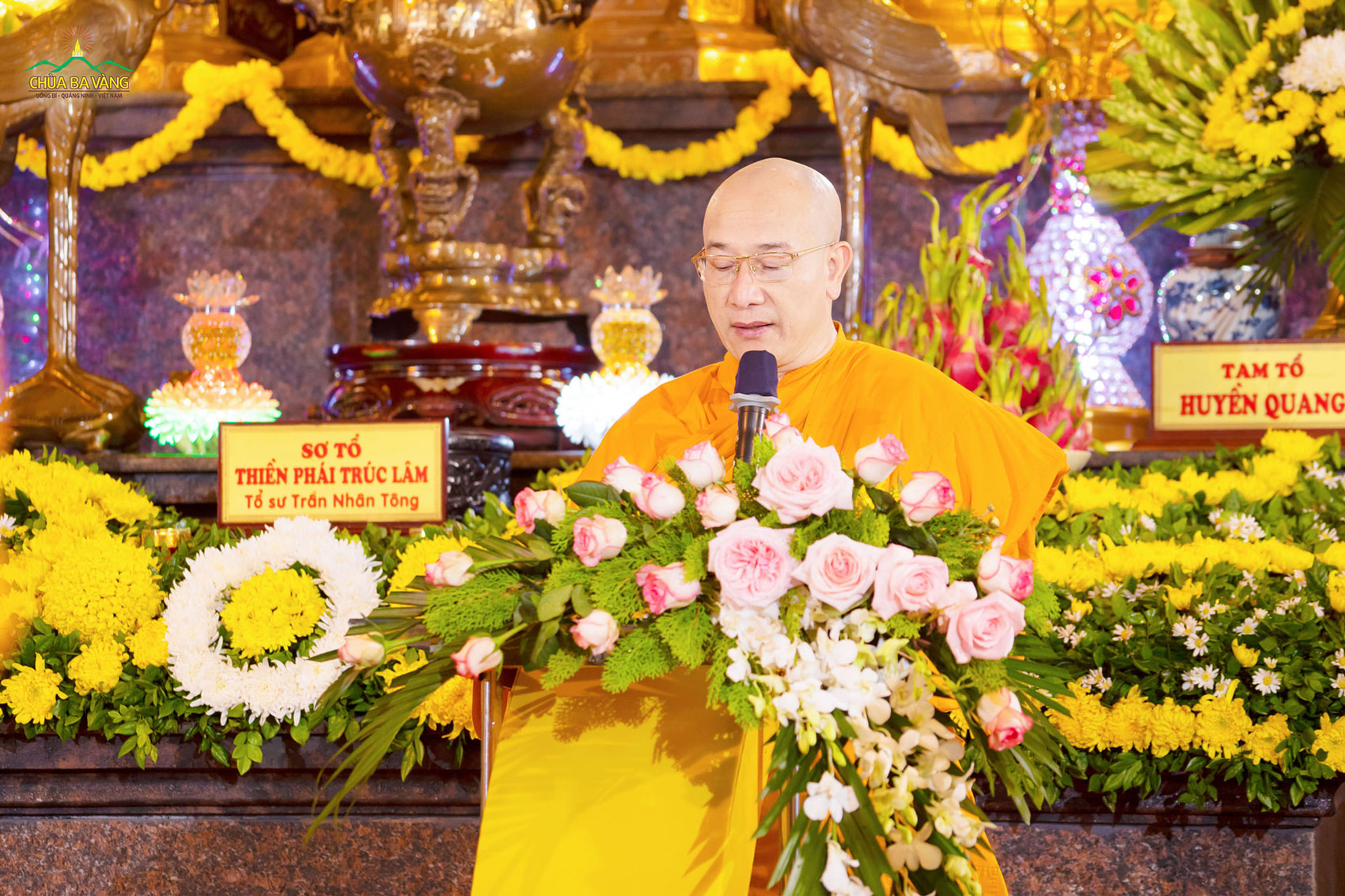 Sư Phụ Thích Trúc Thái Minh đọc Văn tưởng niệm Đức Vua – Phật Hoàng Trần Nhân Tông nhập Niết bàn của Giáo hội Phật giáo Việt Nam.
