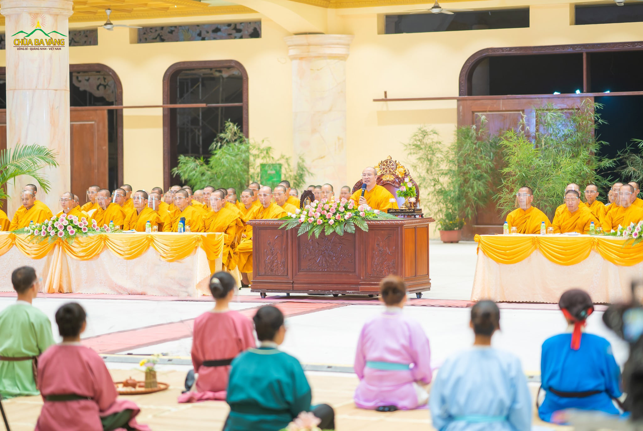 Sư Phụ từ bi ban bố những lời đạo từ ý nghĩa cho toàn thể đại chúng, giúp hàng hậu học ôn lại những điều đặc biệt trong cuộc đời của Đức Phật hoàng và tri ân tới sự giáng sinh của Ngài