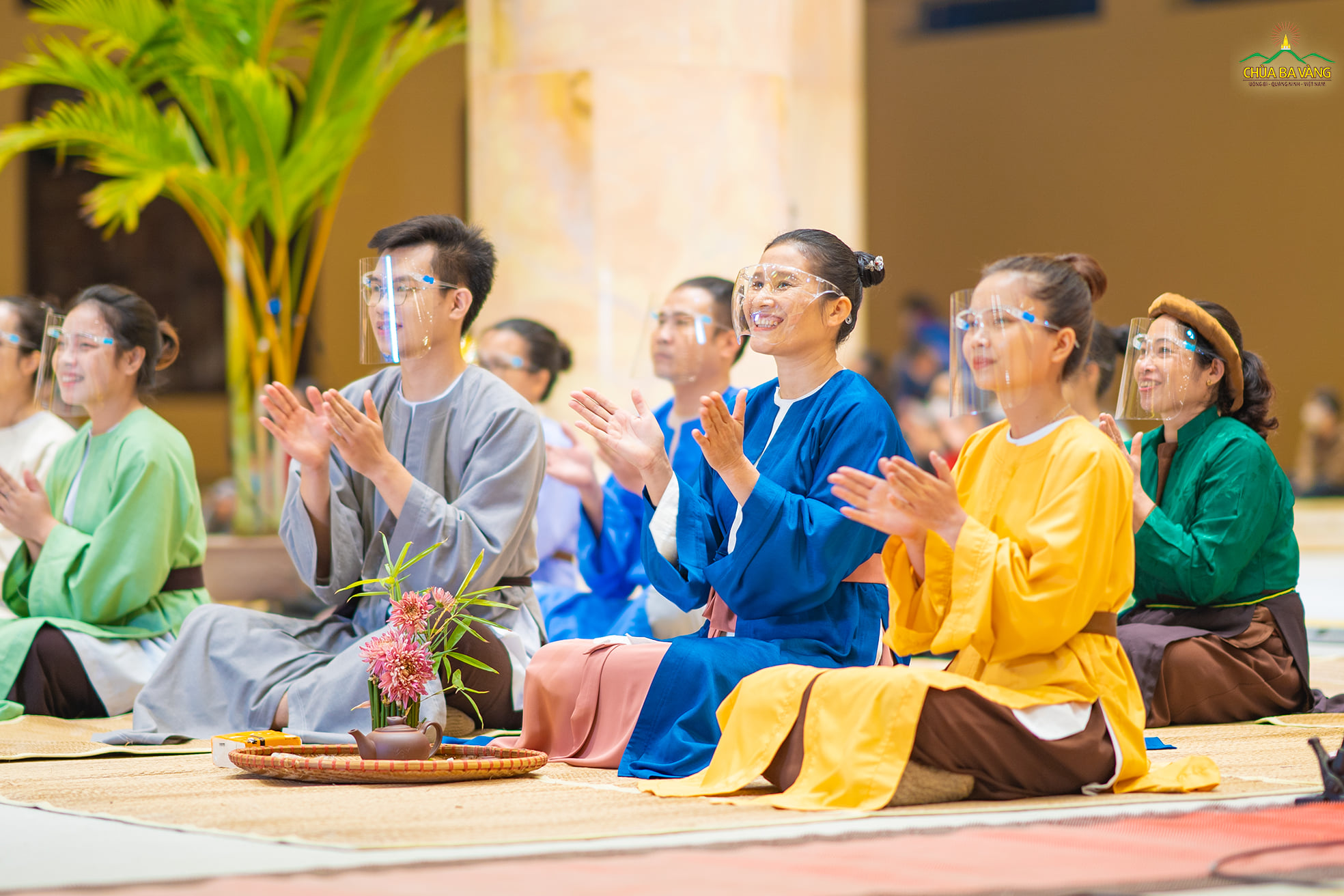 Phật tử hân hoan trong những bộ cổ phục thời Trần (ảnh năm 2021)  