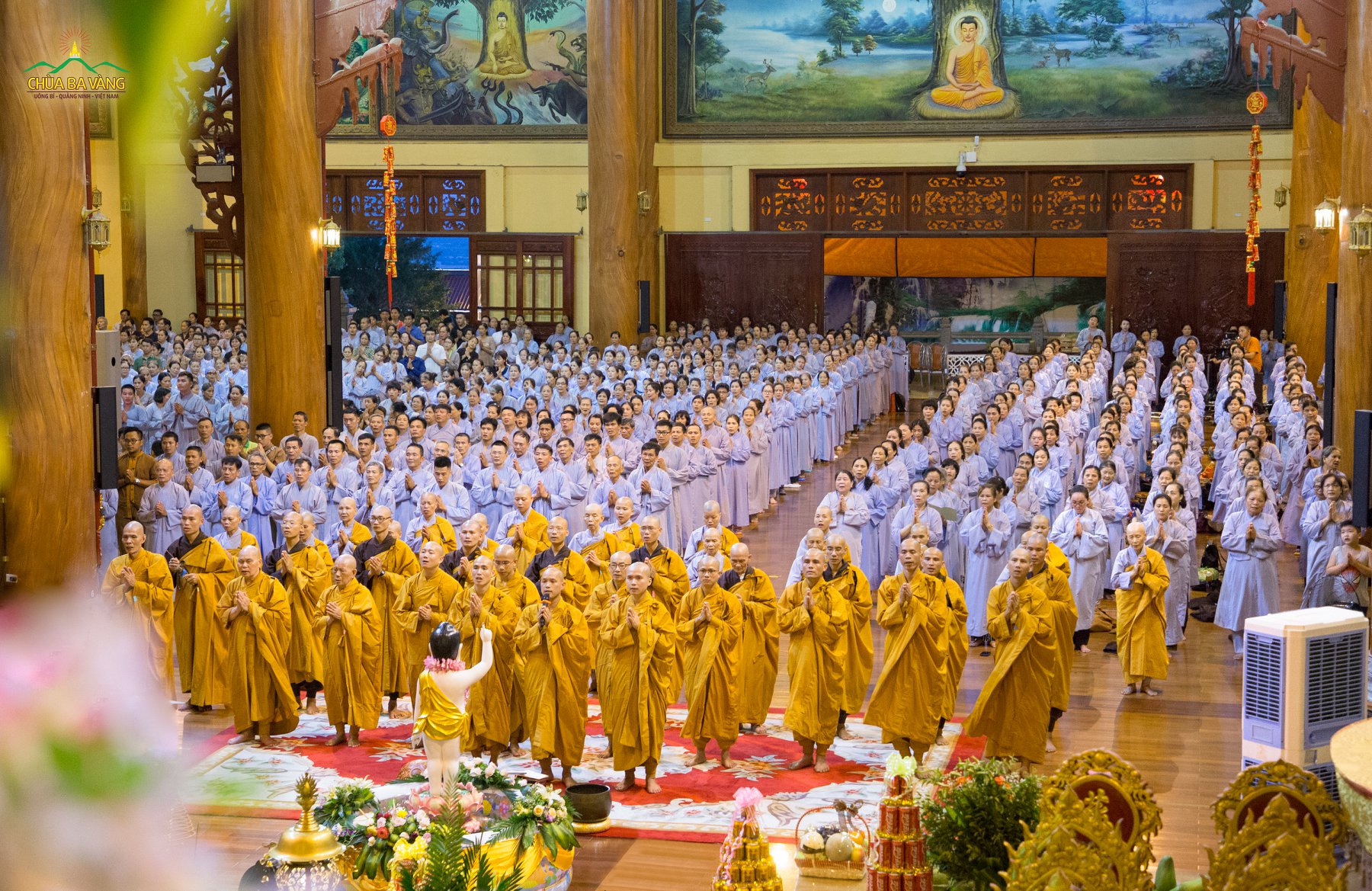 Buổi sám hối định kỳ hàng tháng của chư Tăng và Phật tử chùa Ba Vàng (ảnh minh họa năm 2020)  