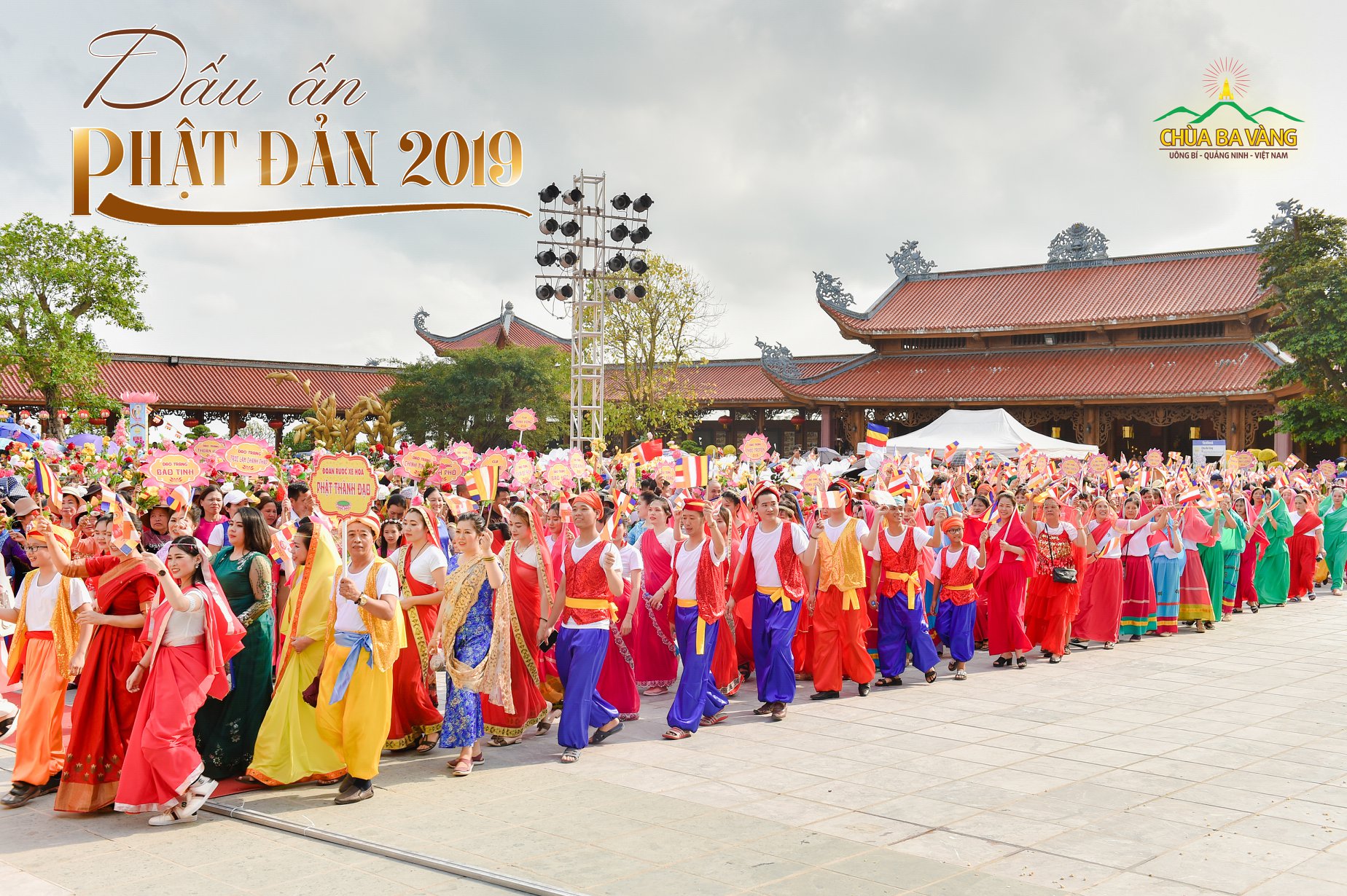 Các Phật tử hân hoan, hạnh phúc trong lễ kỷ niệm ngày Đức Phật đản sinh năm 2019 được tổ chức tại chùa Ba Vàng