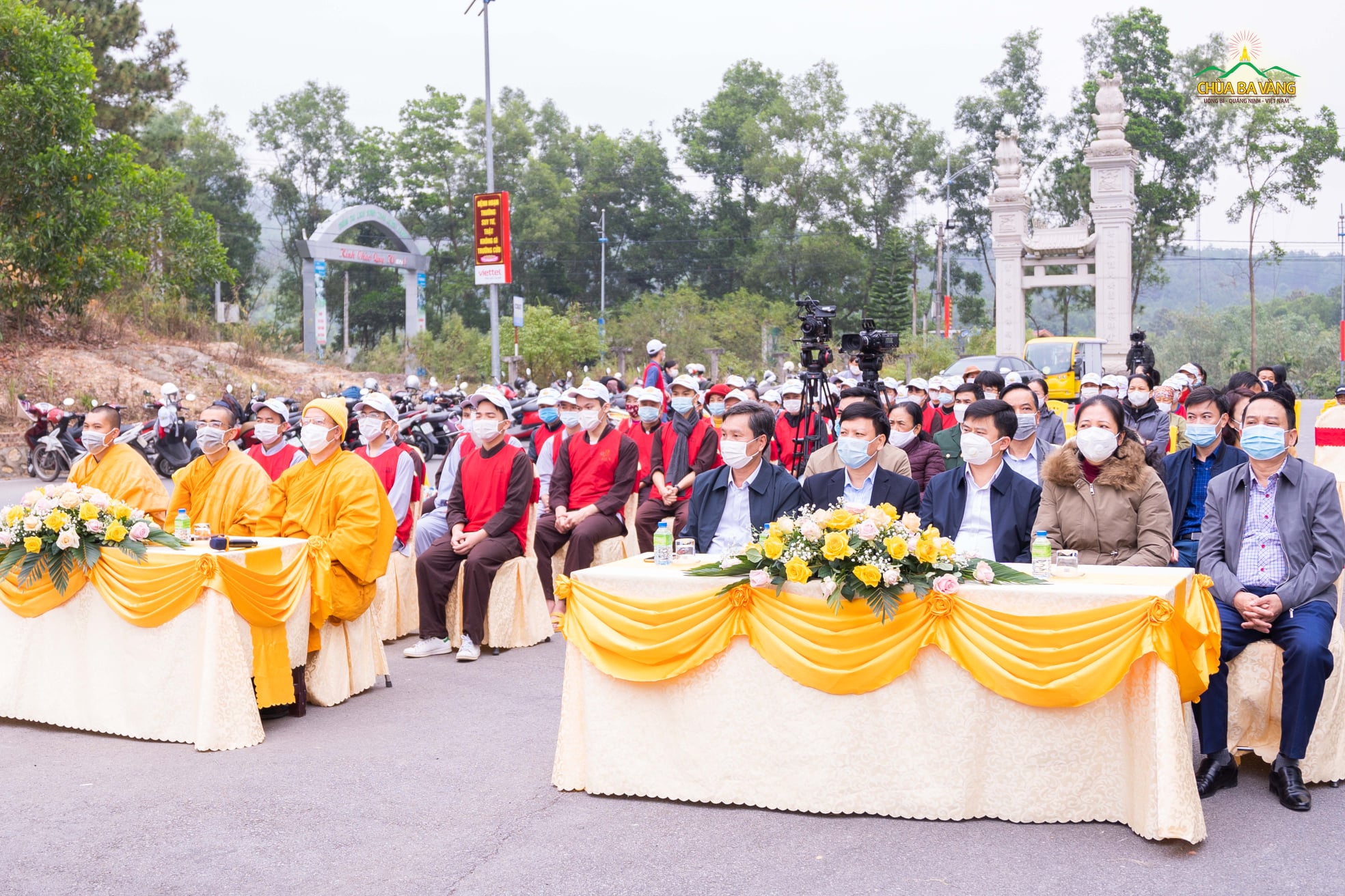 Lễ “Khai mạc trồng 20.000 cây phi lao và 30.000 cây hoa chiều tím tại tuyến đường Lựng Xanh, Uông Bí”.   