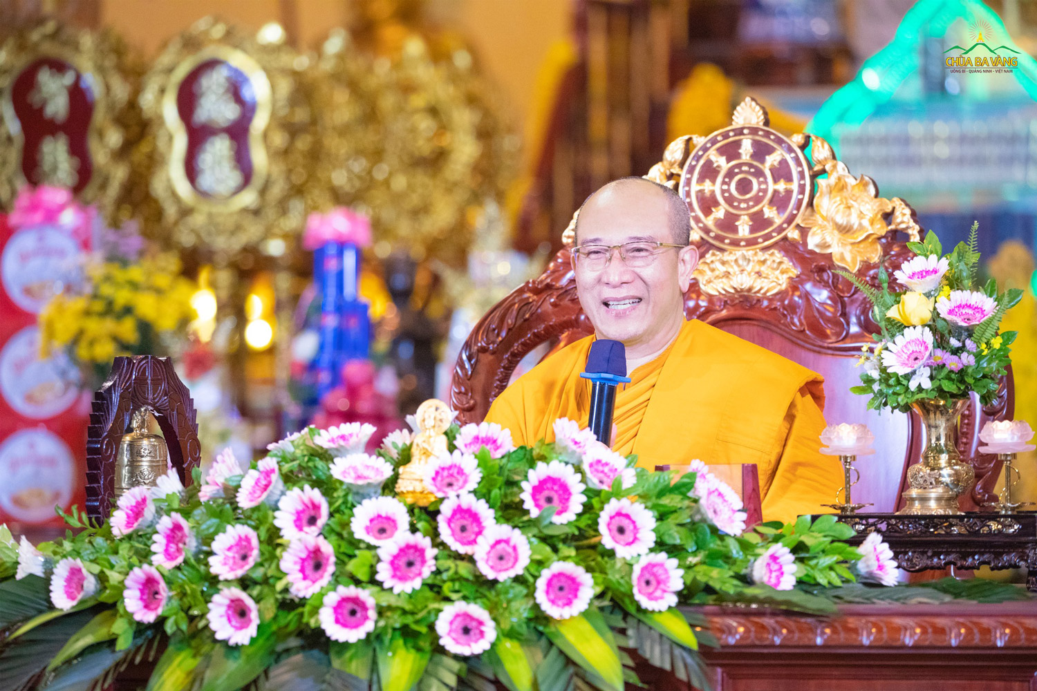 Thể theo lời thỉnh cầu của các Phật tử, trong buổi giảng Pháp ngày 08/12/Tân Sửu vừa qua, Sư Phụ Thích Trúc Thái Minh đã truyền trao cho đại chúng một thời Pháp nhũ quý báu qua bài giảng: “Người mang hạnh phúc cho nhân loại”