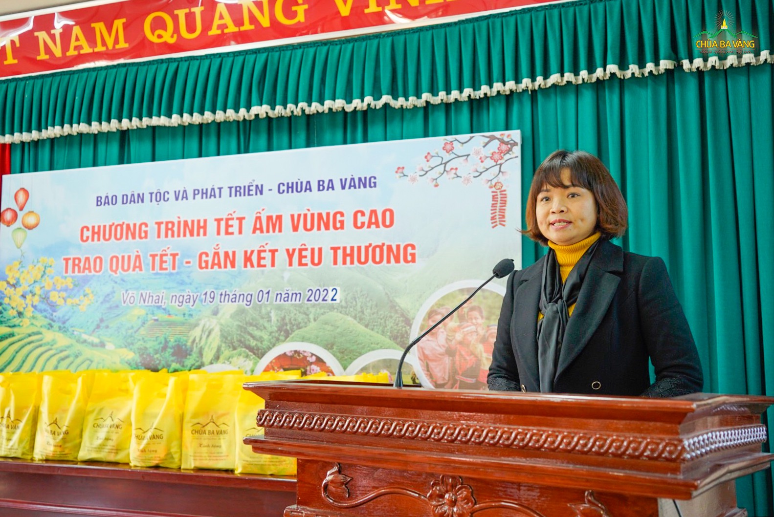 Bà Bùi Thị Hạ - Phó Tổng Biên tập báo Dâп тộс và Phát triển đánh giá cao hoạt động ý nghĩa này
