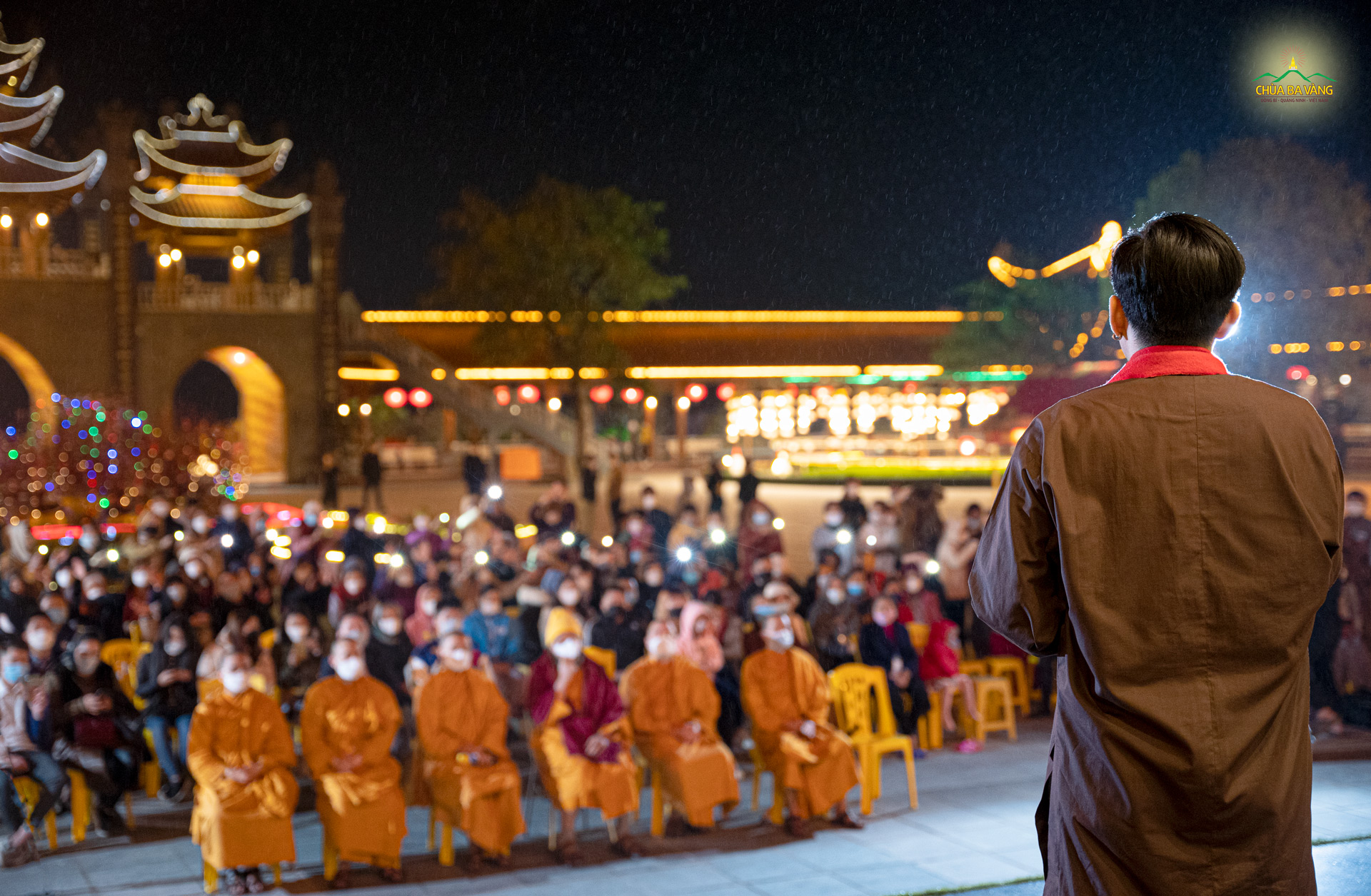Mang tiếng hát lên sân khấu chùa Ba Vàng là một nhân duyên lớn của ca sĩ Quang Hà
