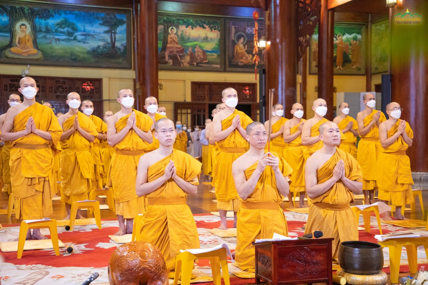 Sáng nay - ngày 17/02/Nhâm Dần, chư Tăng dâng hương bạch Phật cử hành khai Lễ Ngũ Bách Danh  