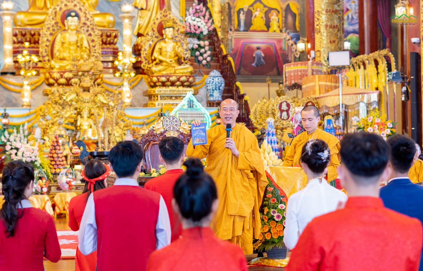 Sư Phụ Thích Trúc Thái Minh trong buổi lễ Hằng thuận tại chùa Ba Vàng