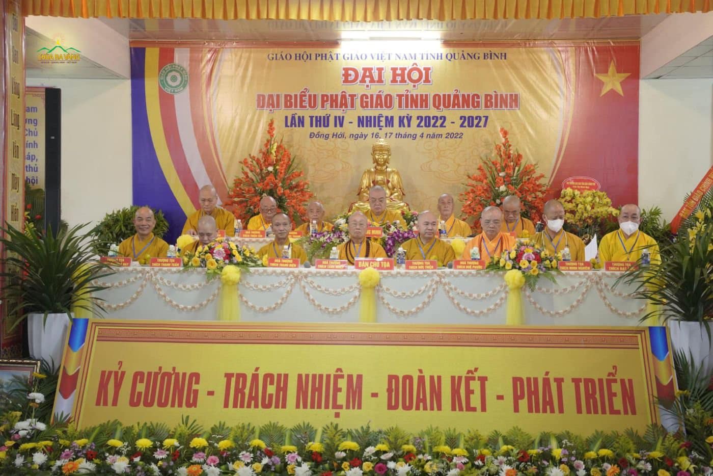 Bàn Chủ toạ Đại hội Đại biểu Phật giáo tỉnh Quảng Bình