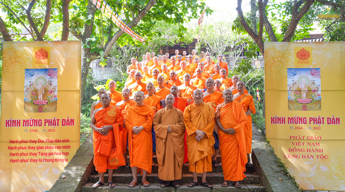 Nhân chuyến dự lễ Phật đản tại Việt Nam, chư Tăng Quốc tế đã đến thăm và chào Thượng tọa Thích Đức Thiện - Phó Chủ tịch, Tổng Thư ký Hội đồng Trị sự của Giáo hội Phật giáo Việt Nam