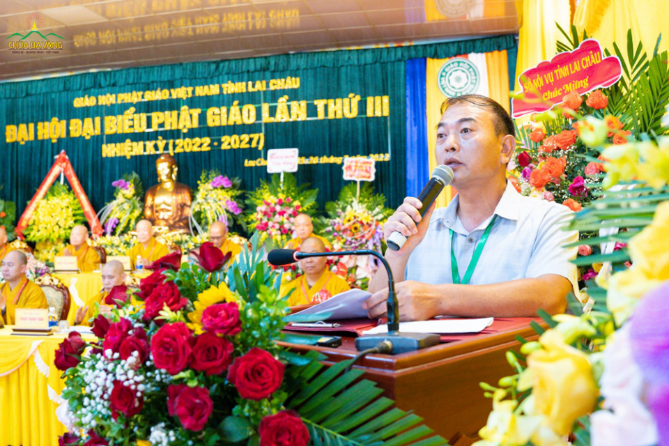 Ông Nguyễn Sỹ Cảnh - Phó Chủ tịch HĐND tỉnh Lai Châu chúc mừng Đại hội, Ban Trị sự GHPGVN tỉnh Lai Châu và ghi nhận thành quả đạt được trong hoạt động Phật sự trong nhiệm kỳ qua