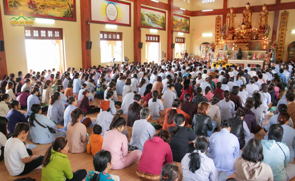 Quy y Tam Bảo là nhân duyên để những người con kết nối cha mẹ vào biển Phật Pháp nhiệm màu (ảnh năm 2019)