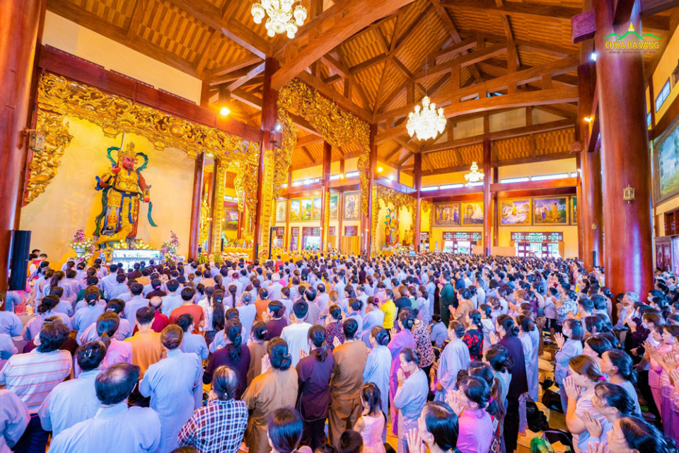 Đông đảo nhân dân và Phật tử từ khắp mọi miền về tham dự Lễ Vu Lan chùa Ba Vàng