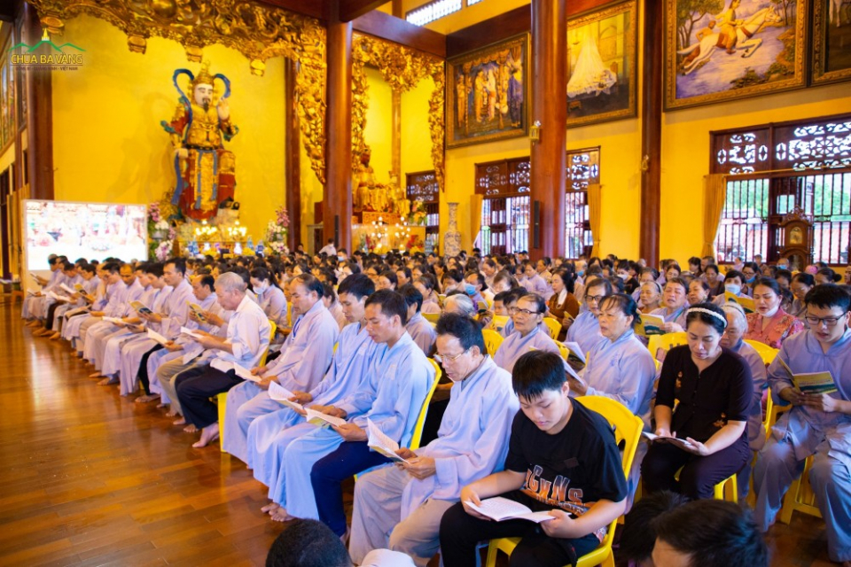 Nhân dân, Phật tử tham dự lễ trai đàn kết mãn chương trình tu an cư kiết hạ năm 2022 tại chùa Ba Vàng