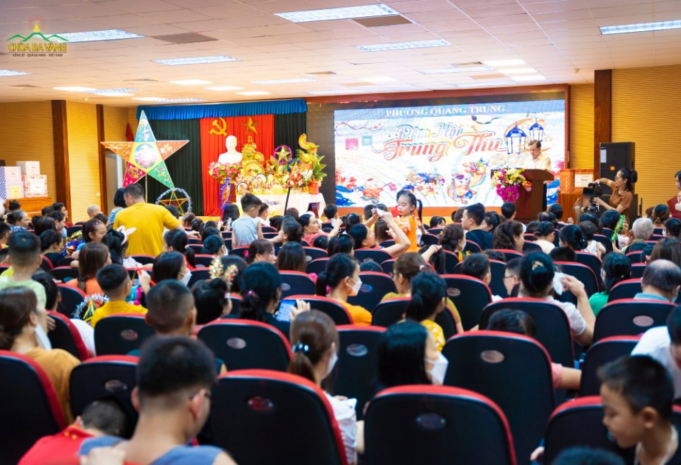 Chương trình trung thu do lãnh đạo phường Quang Trung, TP Uông Bí tổ chức
