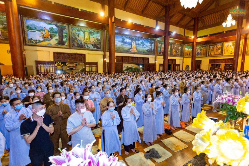 Đông đảo nhân dân, Phật tử tham gia lễ kết đàn Lương Hoàng Bảo Sám năm 2022