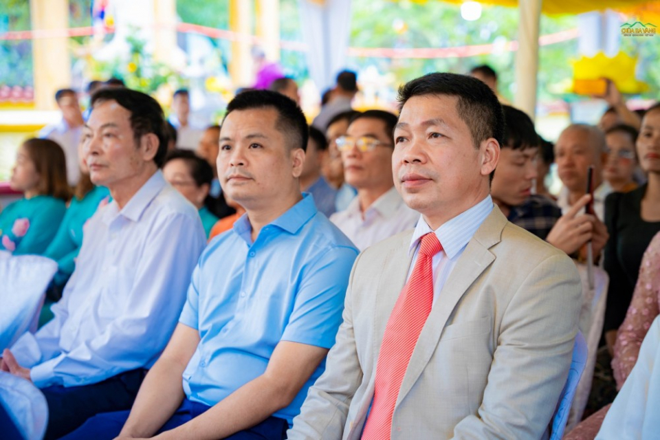 Buổi lễ có sự tham dự của nhân dân, Phật tử tại Lào và Việt Nam