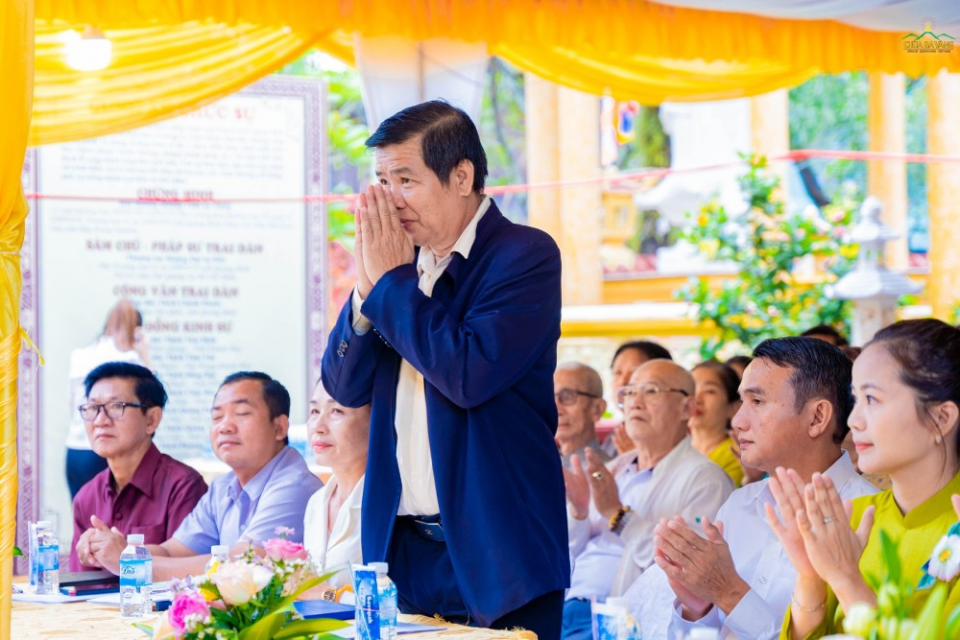 Ông Kham Phết Thếp Kày Son – Lãnh đạo Sở Thông tin Văn hóa và Du lịch tỉnh Champasak tham dự buổi lễ