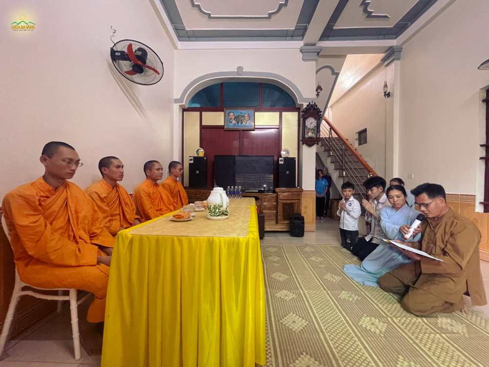 Gia đình Phật tử Đinh Công Trường thành kính dâng lời tri ân chư Tăng chùa Ba Vàng đã tác lễ hóa giải điện thờ.