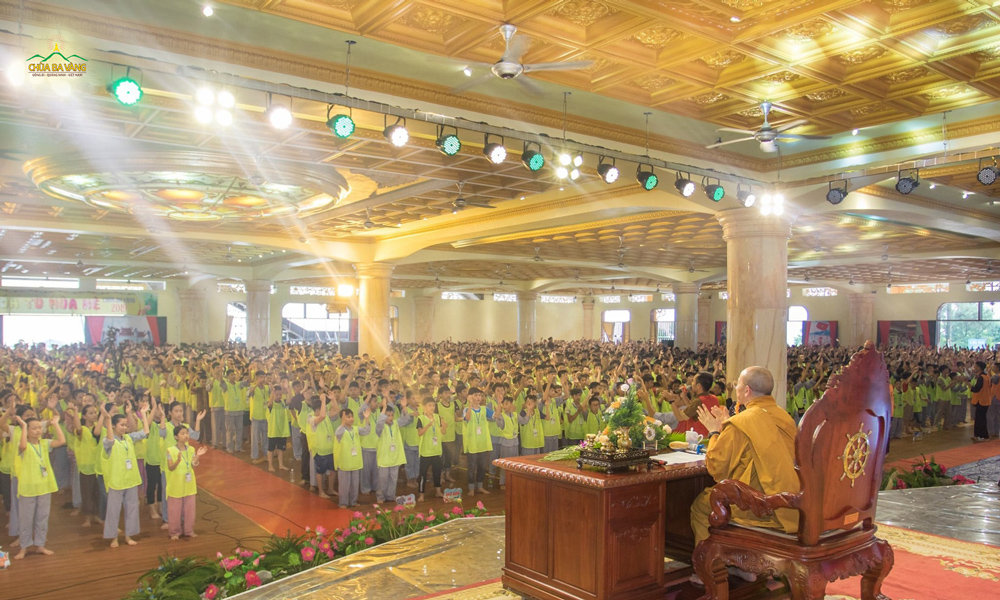 Sư Phụ Thích Trúc Thái Minh luôn mong nguyện giáo dục thế hệ trẻ phát triển toàn diện cả về đạo đức và trí tuệ