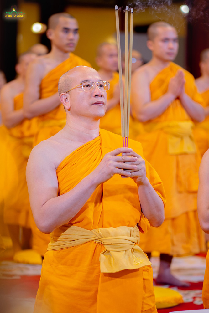 Sư Phụ Thích Trúc Thái Minh niêm hương bạch Phật tác lễ khai đàn Ngũ Bách Danh năm Quý Mão 2023
