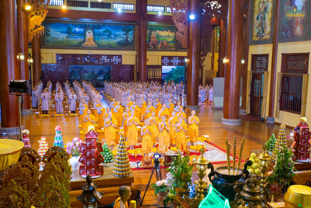 Sáng ngày 05/4/Quý Mão, chư Tăng tác lễ tụng Kinh trong chương trình tu tập theo 03 tháng an cư kiết hạ