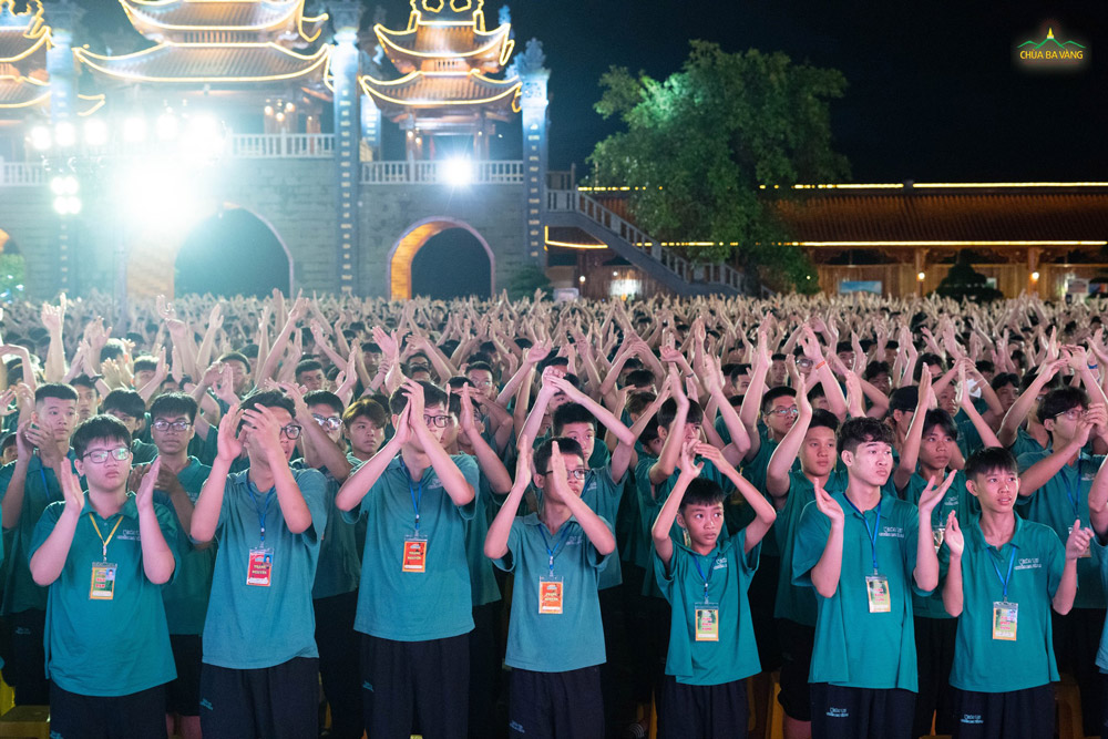 Vỗ tay thật cao chào đón khóa 2 nào