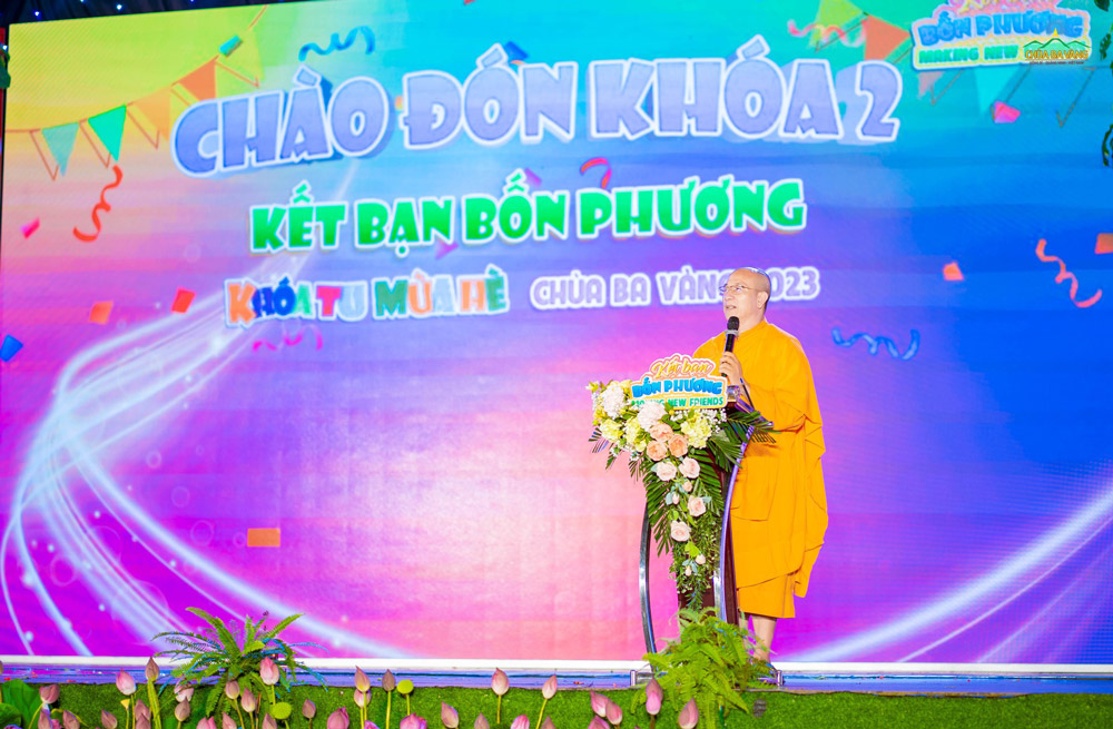 Sư Phụ Thích Trúc Thái Minh phát biểu tại chương trình chào đón khóa tu mùa hè lần 2 năm 2023