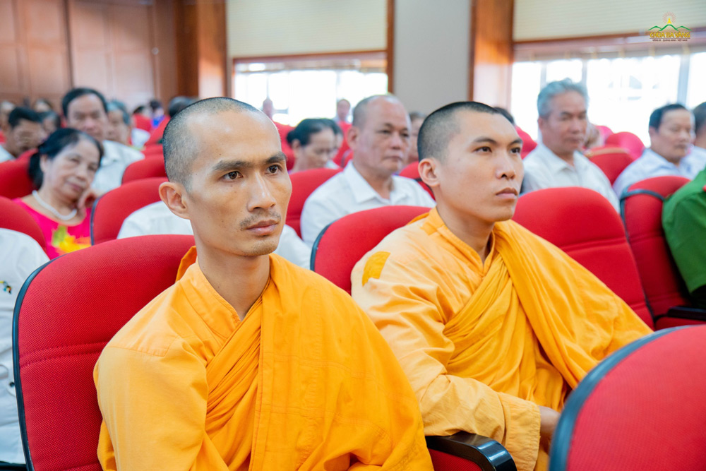 Chư Tăng chùa Ba Vàng tham dự Ngày hội Toàn dân bảo vệ an ninh Tổ quốc phường Quang Trung - Uông Bí - Quảng Ninh.