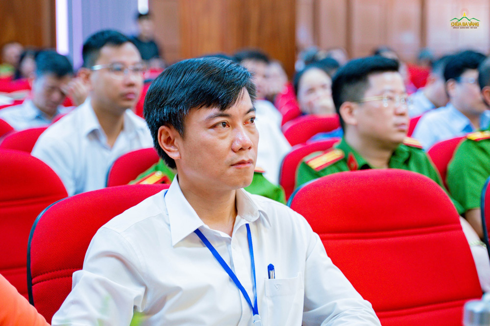 Ông Đặng Nhật Hải - Phó Bí thư Đảng ủy, Chủ tịch UBND phường Quang Trung tham dự Ngày hội.