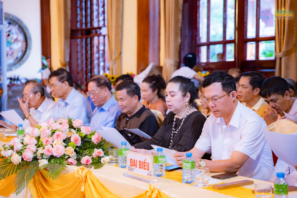 Quý đại biểu tụng Kinh Vu Lan trong buổi lễ