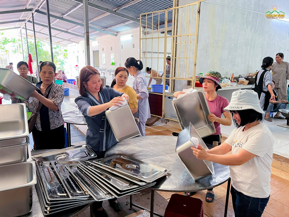 Các đạo hữu ơi, mình cùng lau lốc thật sạch nhé!