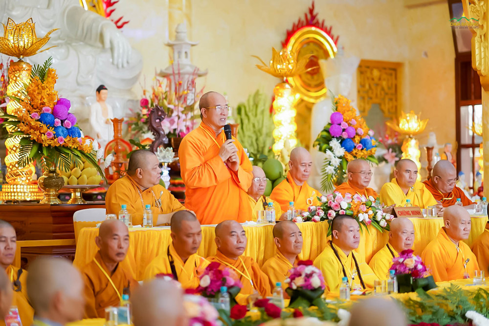 Đại đức Thích Trúc Thái Minh - Phó trưởng ban Phật giáo Quốc tế, Phó Trưởng ban Thông tin & Truyền thông TW GHPGVN, Trụ trì chùa Ba Vàng phát biểu tại chương trình.